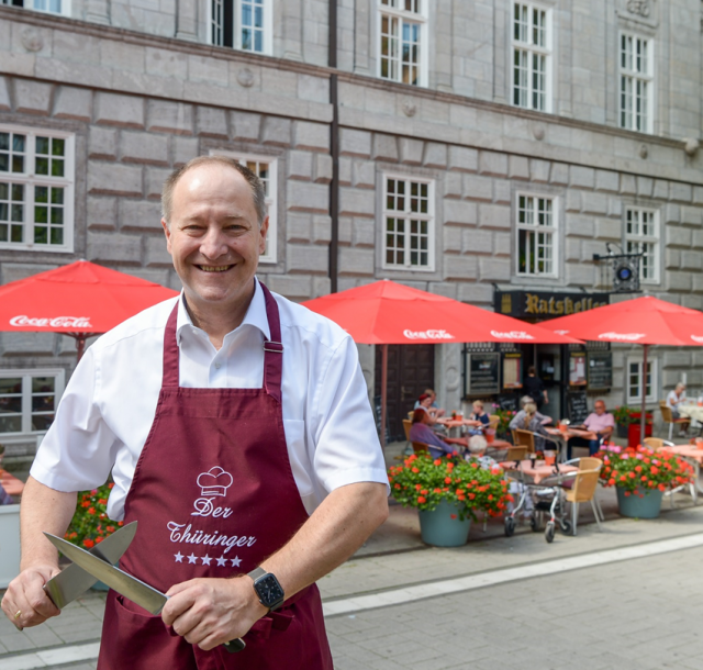 Mölmscher Ratskeller: Regionale, bodenständige Küche aus dem Ruhrgebiet und dem Rheinland mitten im Wallviertel | Foto: Walter Schernstein Jörg Thon, Inhaber des Restaurants Ratskeller