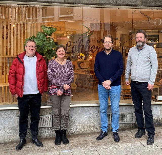 Dieter Spliethoff, Andrea Elstermeier, Stefan Trost und Peter Possekel (alle bbwe, von links nach rechts) freuen sich auf die Eröffnung ihres Cafés | Foto: Gesa Delija